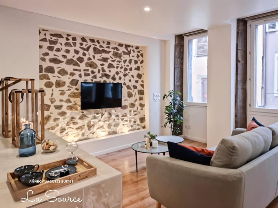 Suites avec Jacuzzi Privé & Terrasse - Vieille Ville d'Annecy Apartment in Annecy