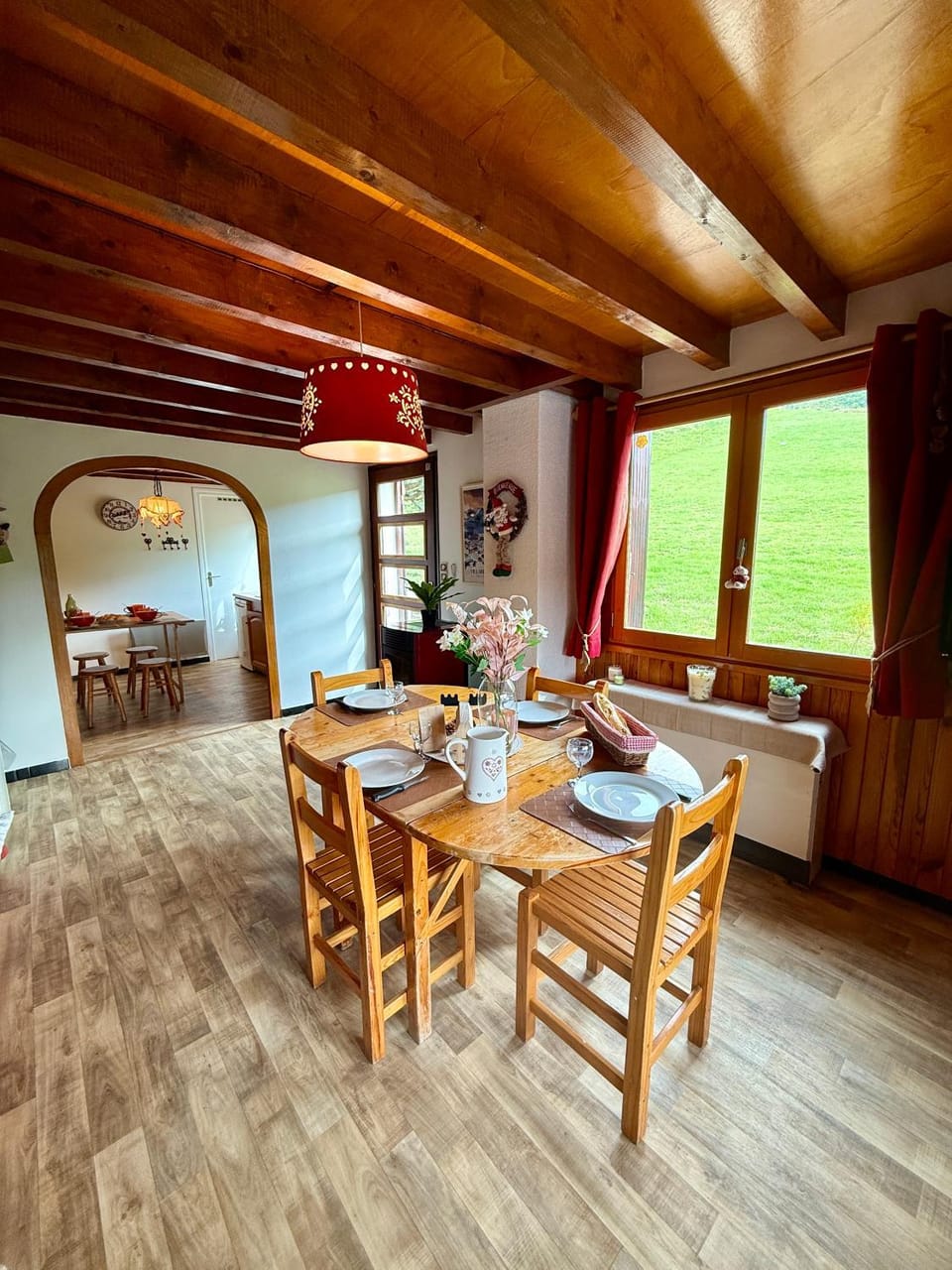 Living room, Seating area, Dining area