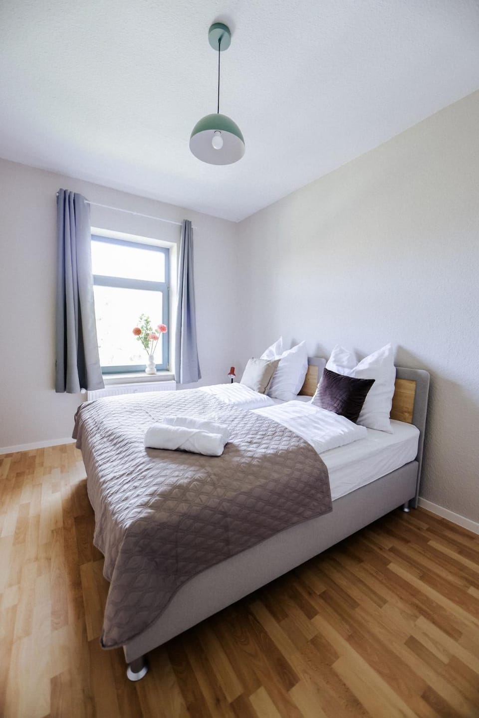 Bed, Photo of the whole room, Bedroom, towels