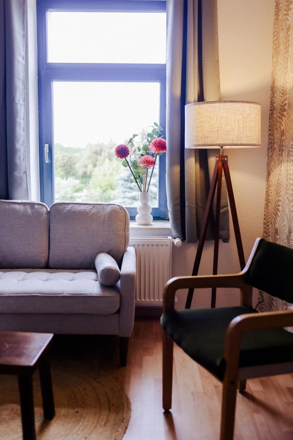 Living room, Seating area, internet