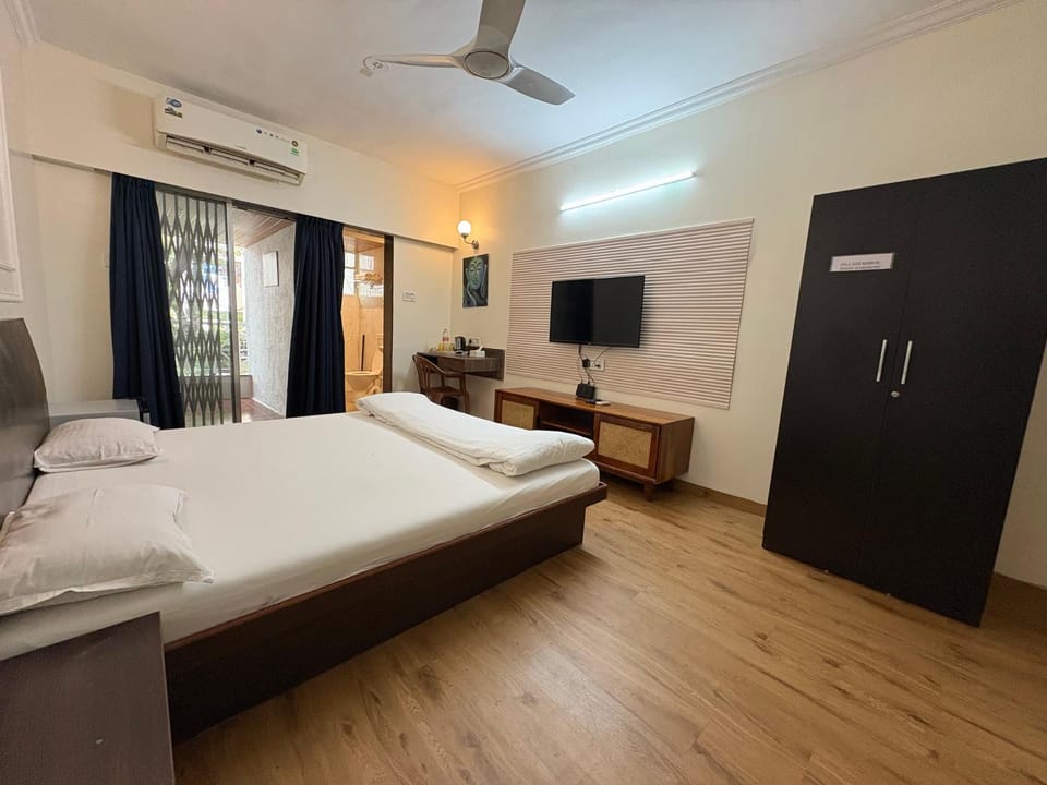 Bed, Photo of the whole room, Bedroom, air conditioner