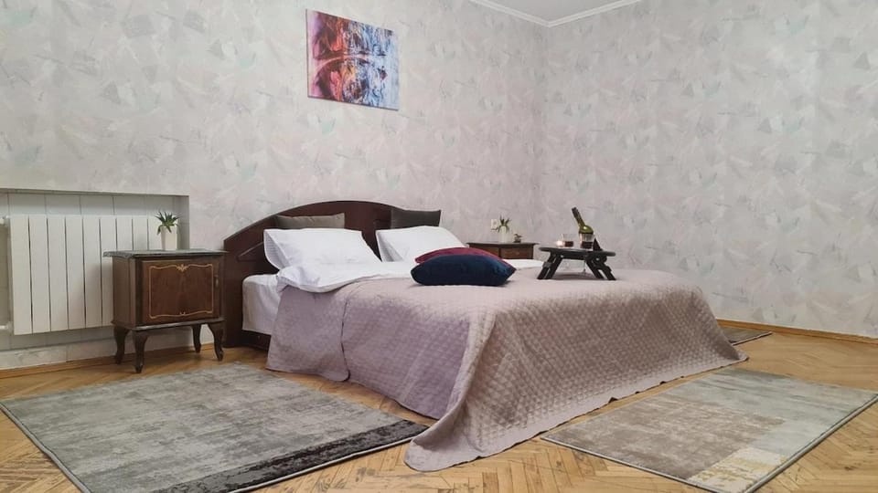Просторная, винтажная квартира возле метро Позняки Apartment in Kiev City - Kyiv