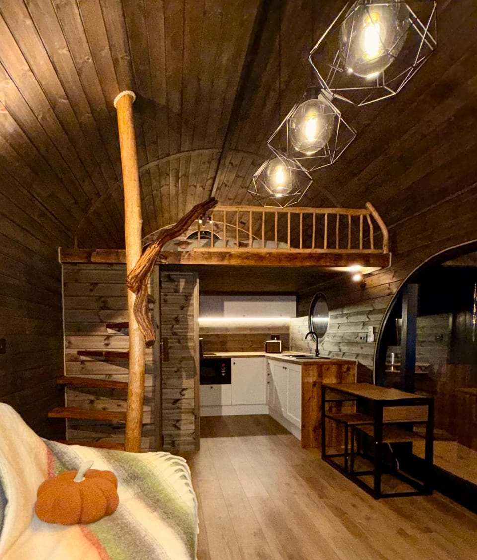Luxury Lodge with Hot Tub next to Belfry Golf Course Nature lodge in North Warwickshire District