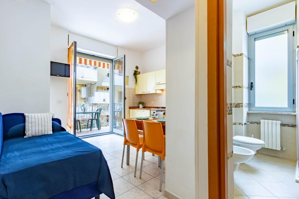 Toilet, Bed, Kitchen or kitchenette, Bedroom