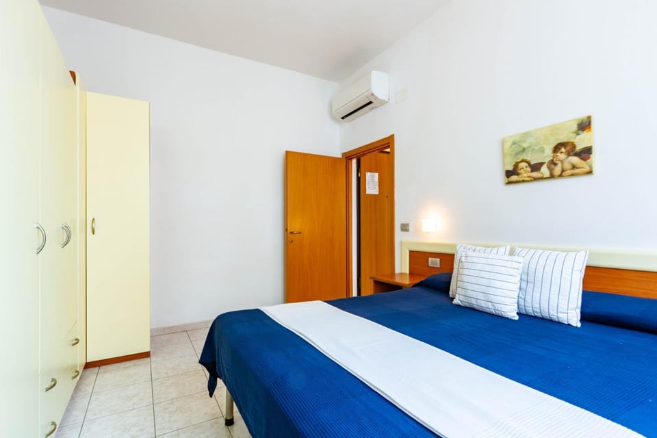 Bed, Photo of the whole room, Bedroom, wardrobe, air conditioner