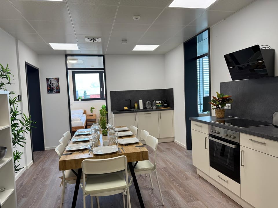 TV and multimedia, Kitchen or kitchenette, Living room, Seating area, Dining area, minibar, oven, pet friendly, stove, toaster