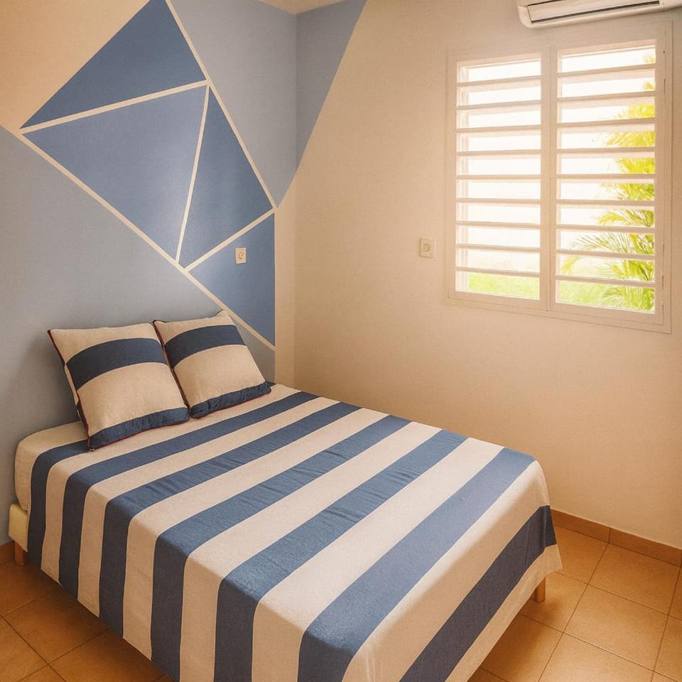 Bed, Photo of the whole room, Bedroom, air conditioner