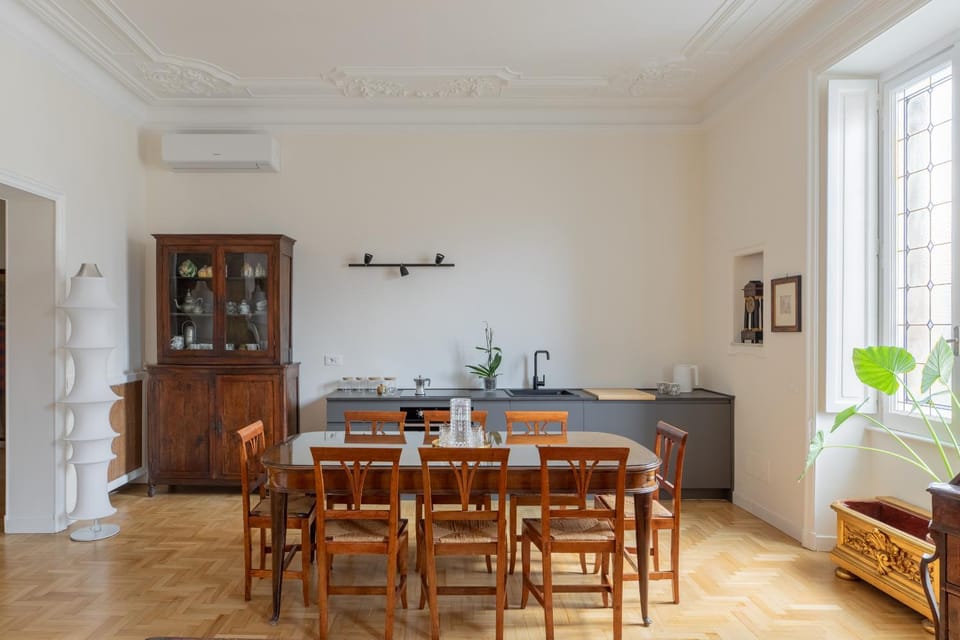 Kitchen or kitchenette, Living room, Seating area, Dining area