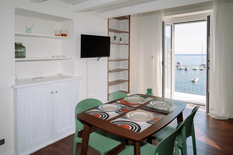 Living room, Dining area, Sea view