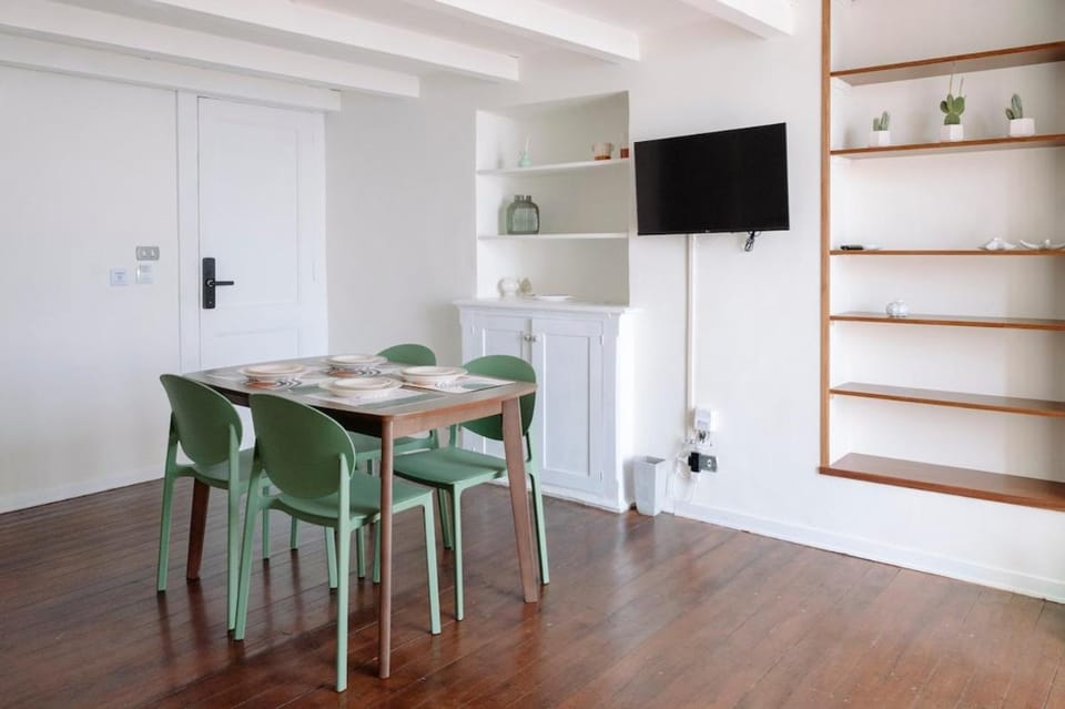 TV and multimedia, Living room, Dining area