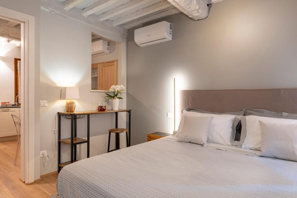 Bed, Photo of the whole room, Bedroom, air conditioner