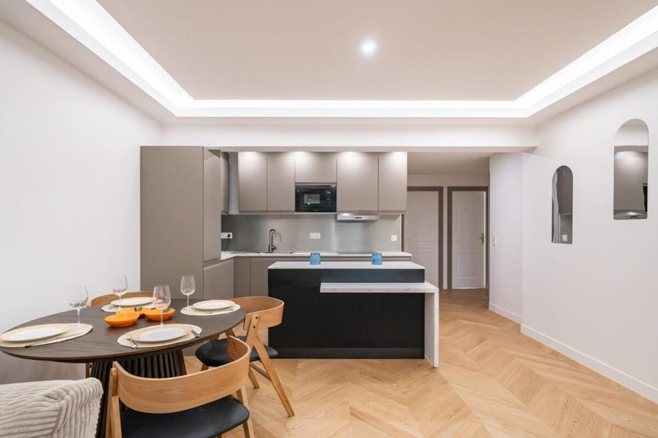 Cozystay 1807 - peaceful 3-bedroom heart of Cannes Apartment in Cannes