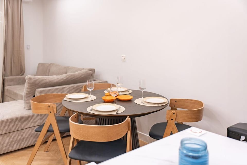 Cozystay 1807 - peaceful 3-bedroom heart of Cannes Apartment in Cannes
