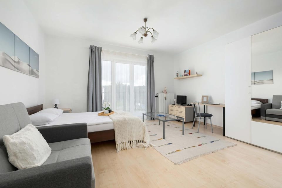 TV and multimedia, Kitchen or kitchenette, Living room, Seating area, Dining area