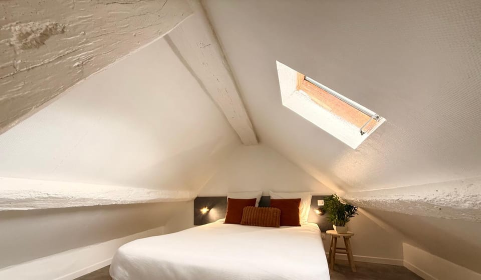 Bed, Photo of the whole room, Bedroom
