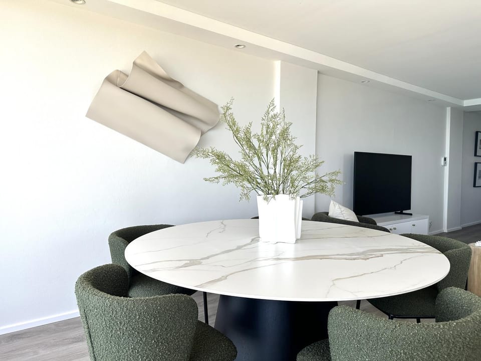Food and drinks, Dining area, Food