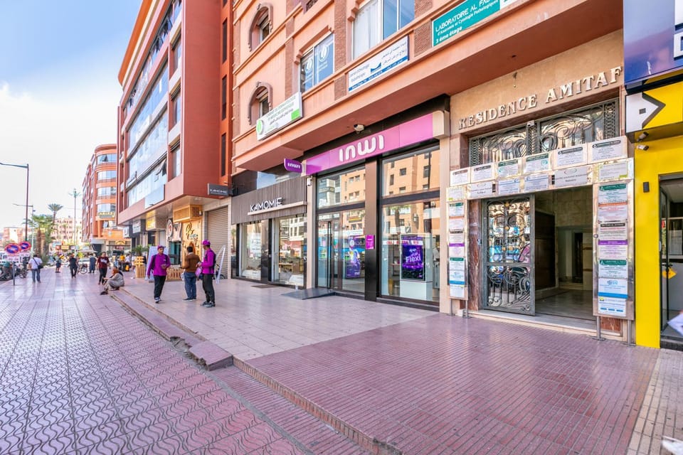 Property building, Neighbourhood, City view, Street view, Location