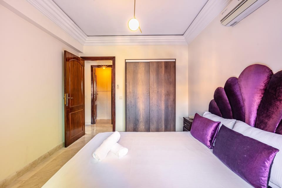 Photo of the whole room, Bedroom, towels, wardrobe