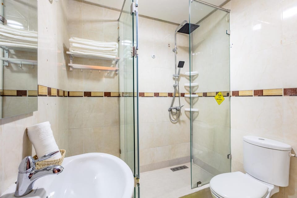 Shower, towels