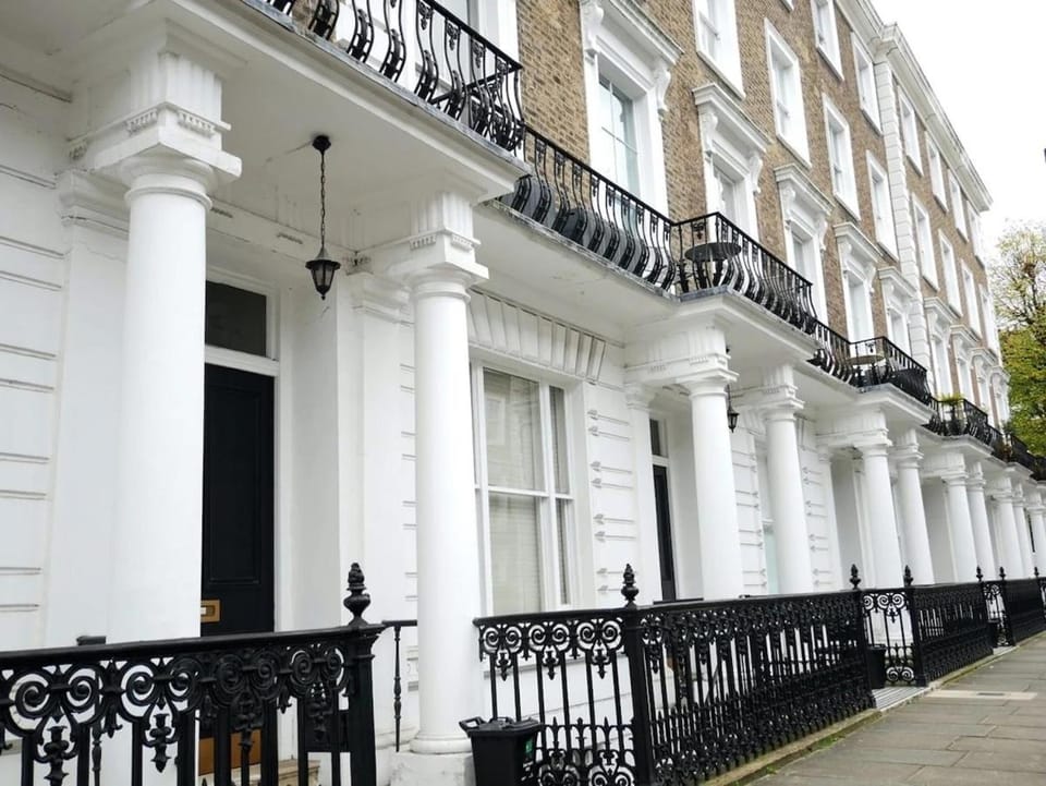 Cosy Home Near Hyde Park Apartment in City of Westminster