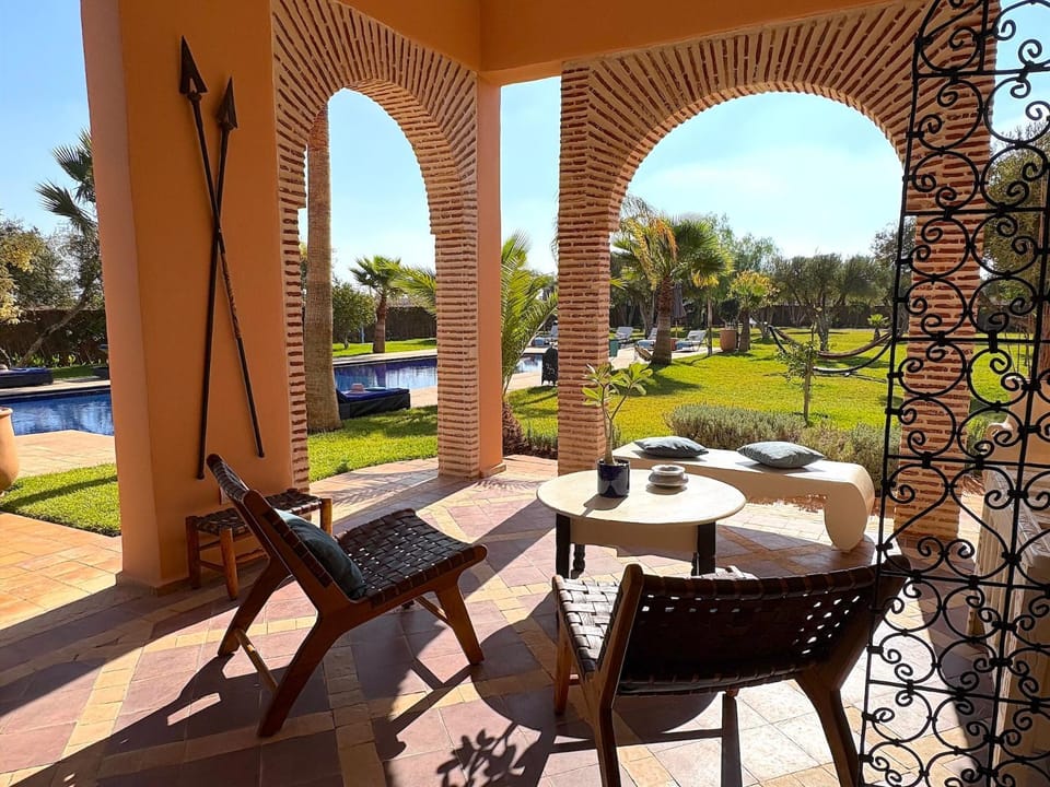 Patio, Day, Garden, Living room, Dining area, Garden view, Pool view, Swimming pool, sunbed