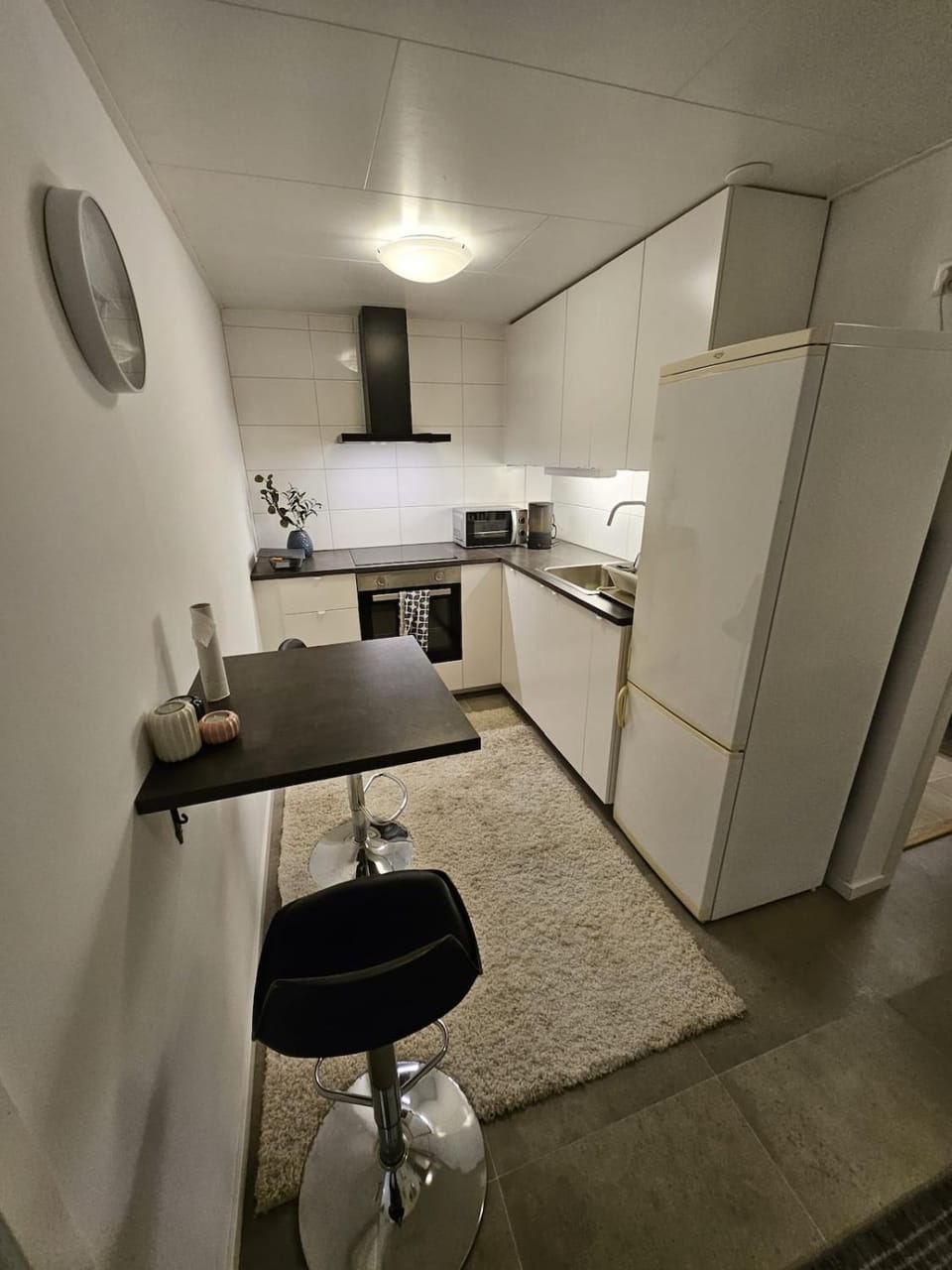 Kitchen or kitchenette, Dining area, oven, toaster