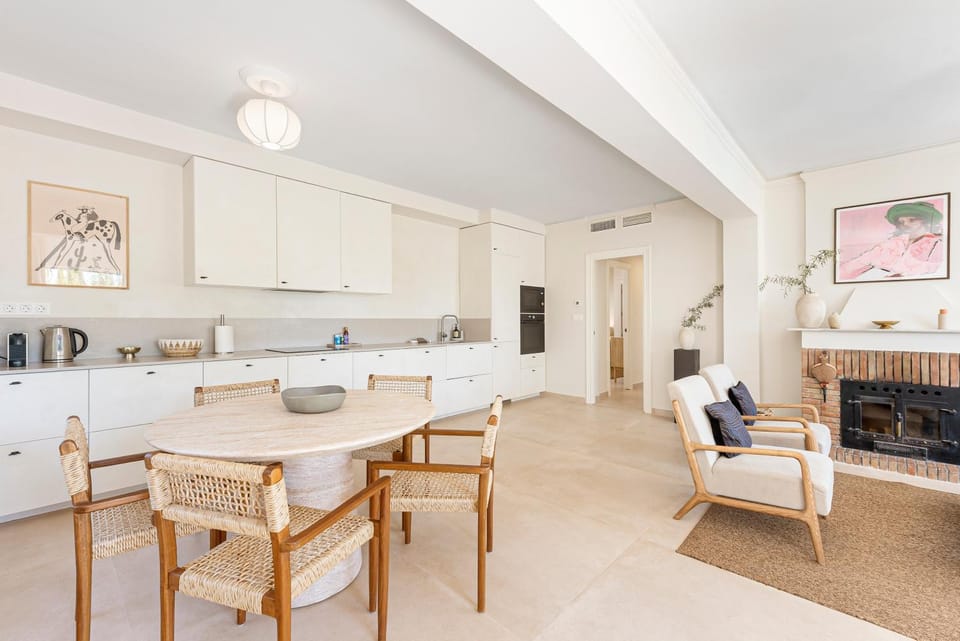 Kitchen or kitchenette, Living room, Dining area, stove