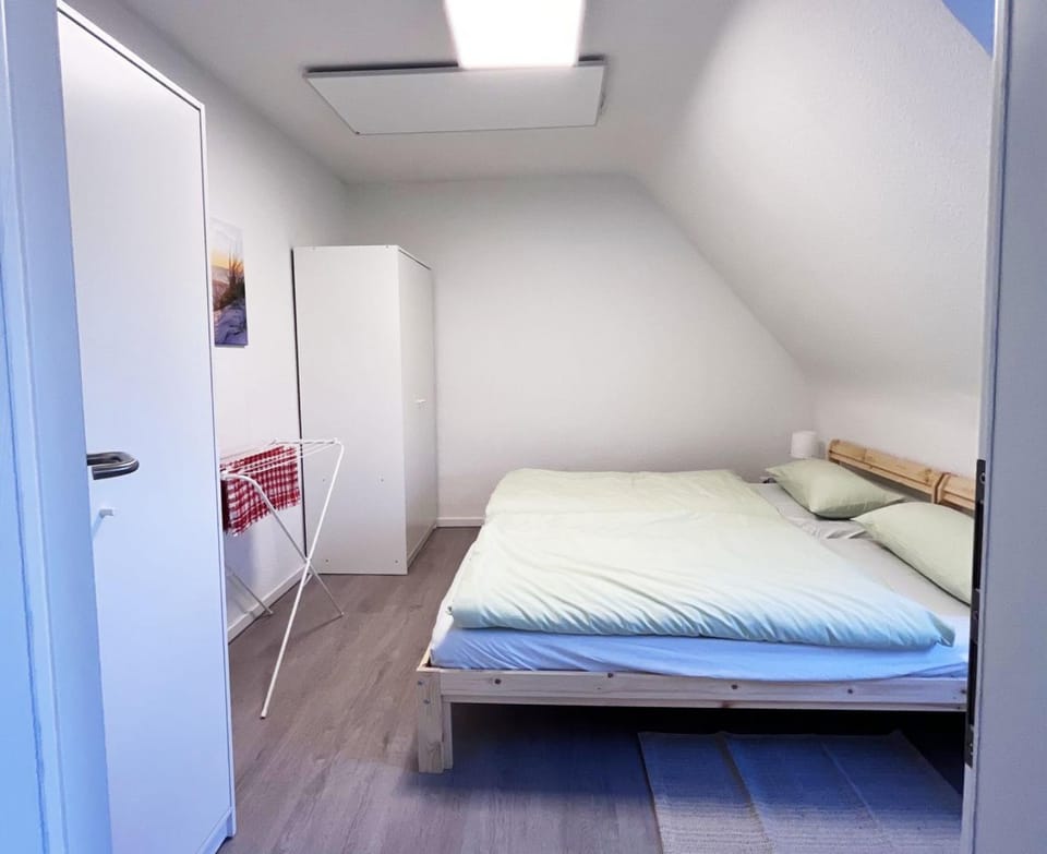 Bed, Photo of the whole room, Bedroom, wardrobe