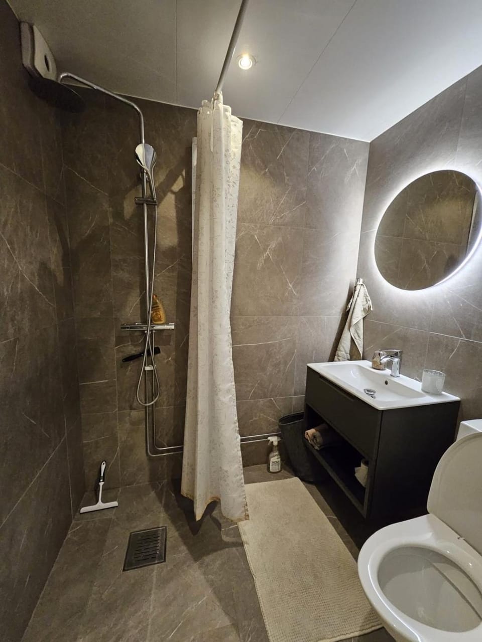 Shower, Toilet, Bathroom