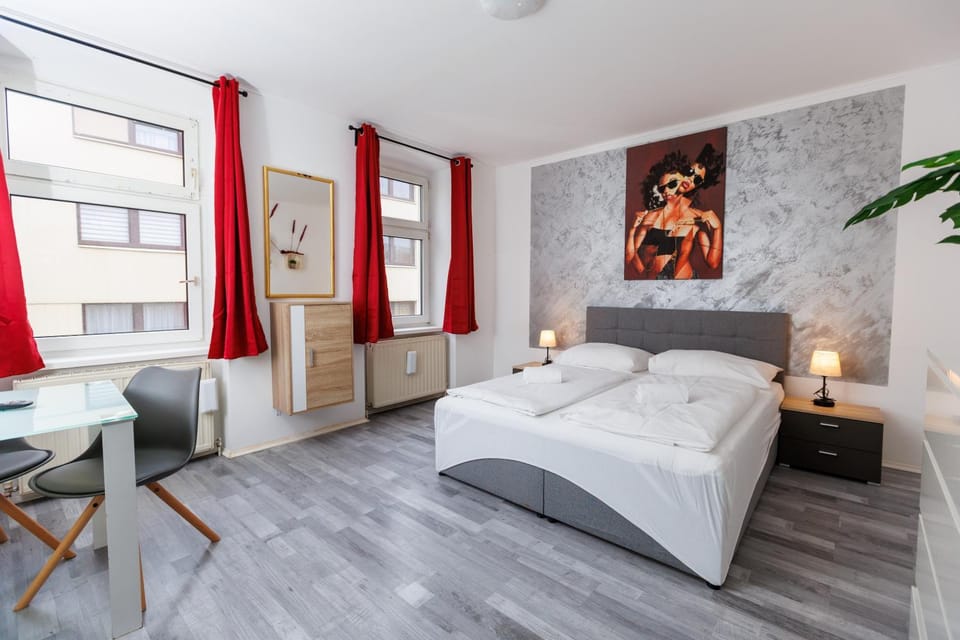 Bed, Seating area