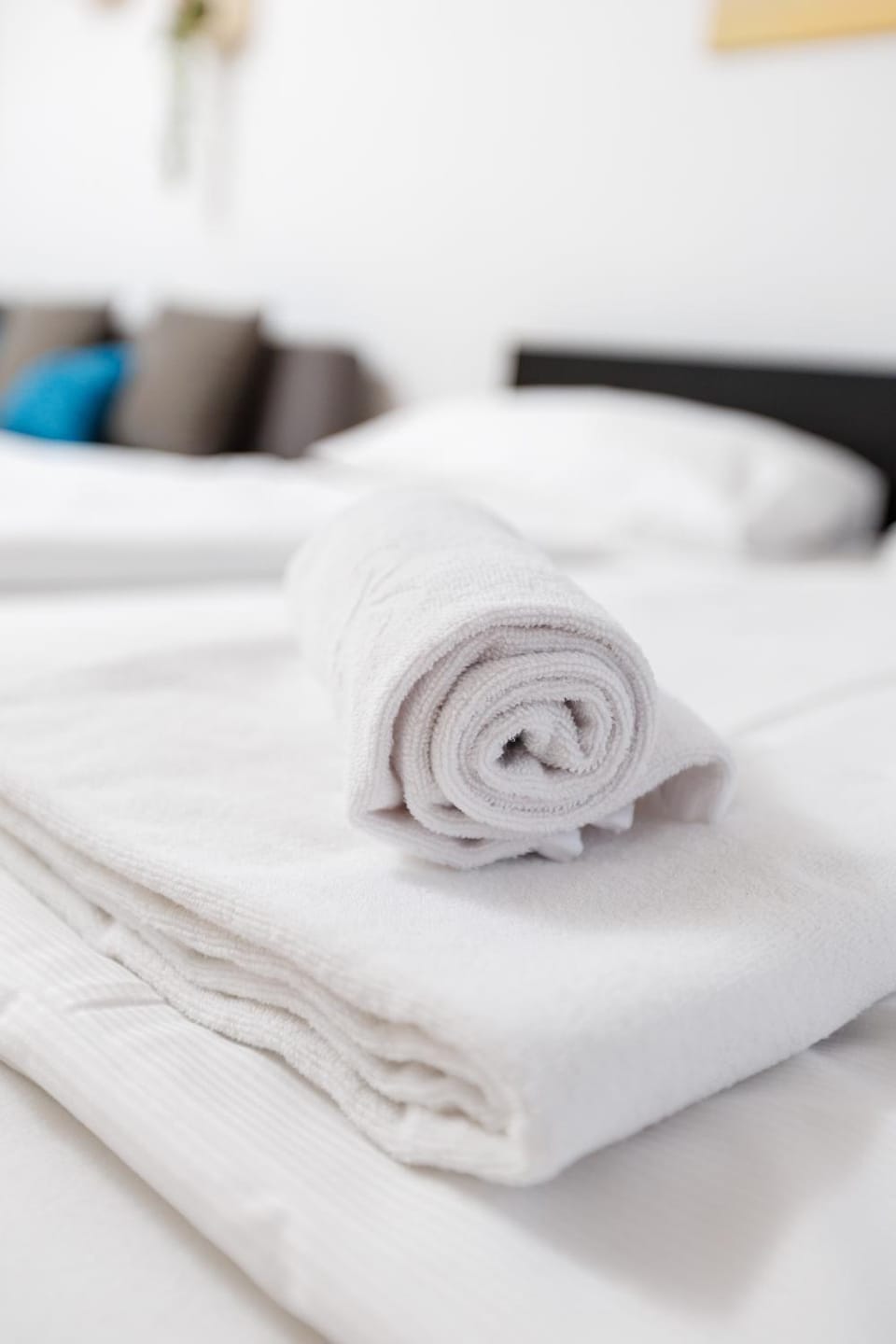 Bed, towels