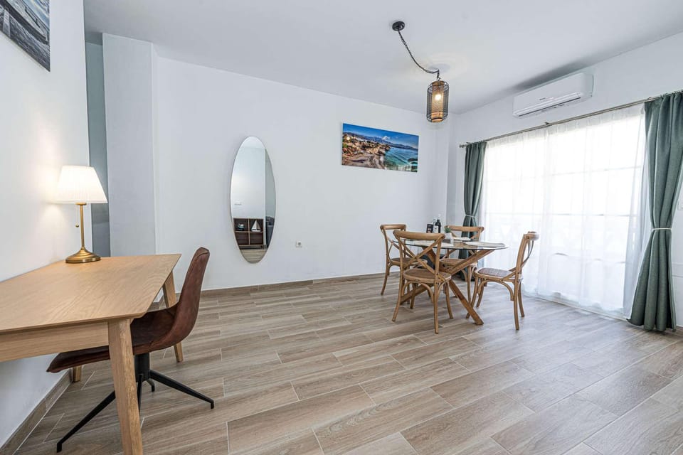 Seating area, Dining area, air conditioner