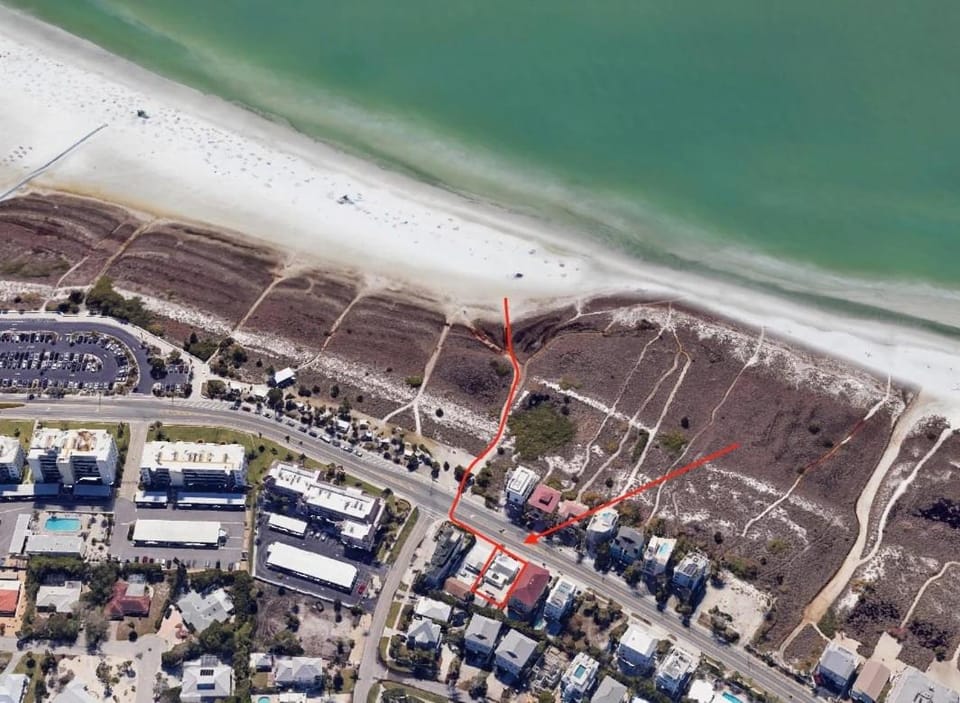 Beach Road - Capri Apartment in Siesta Beach