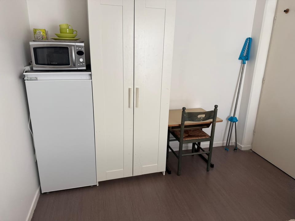 Chambre hôte privée spacieuse équiper gare de Lille Bed and Breakfast in Lille