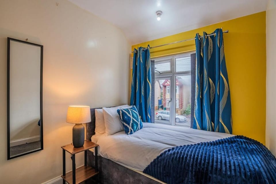 Contractor Stay, Discounts, Free Parking, Local Shops Apartment in Coventry