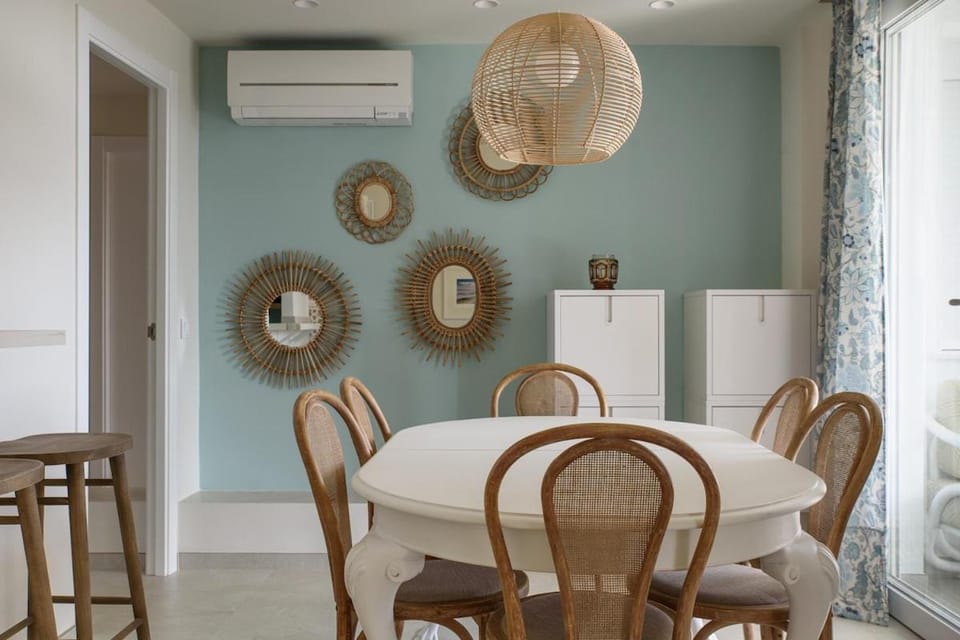 Living room, Dining area, air conditioner