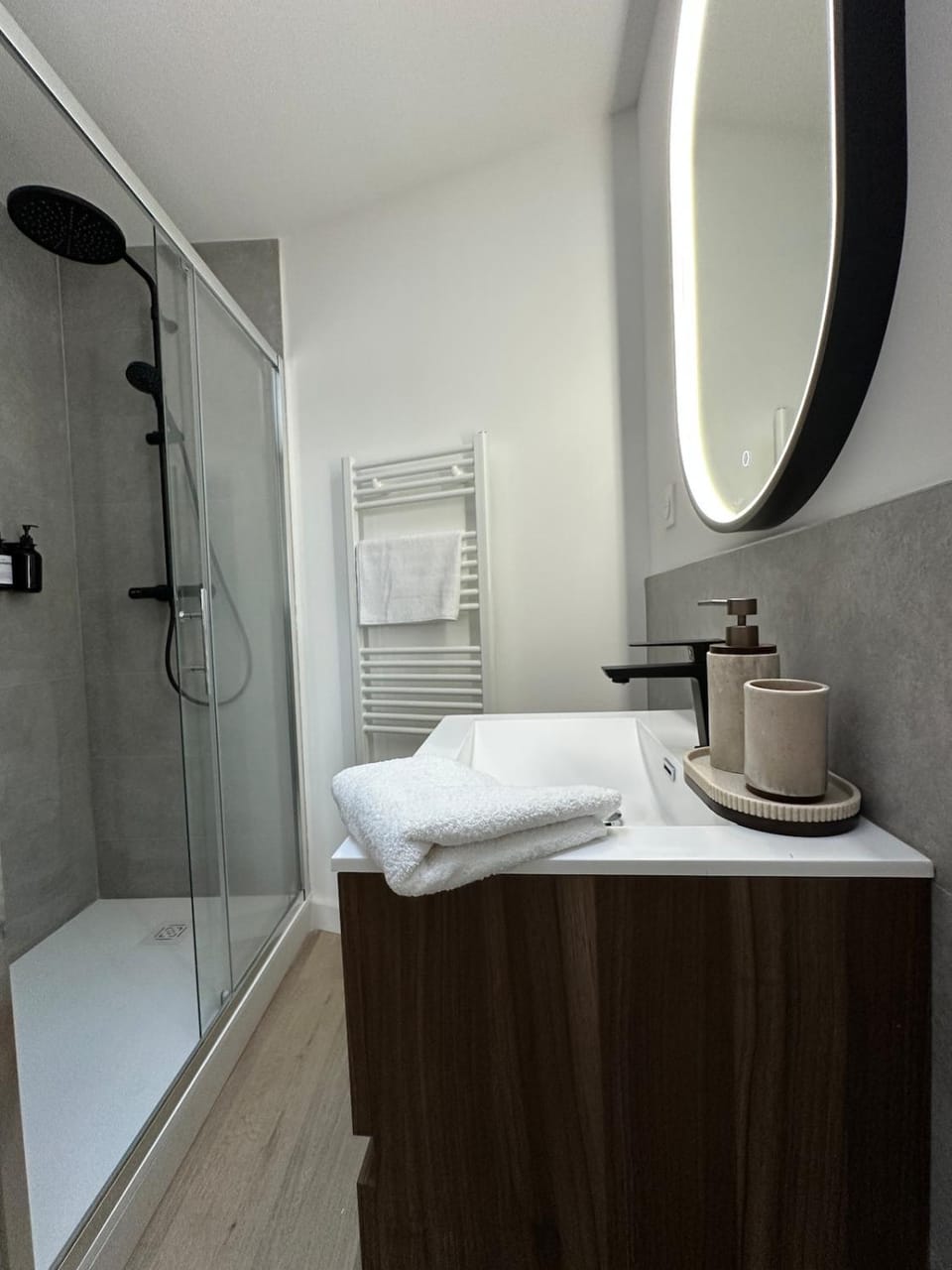Shower, Bathroom, towels