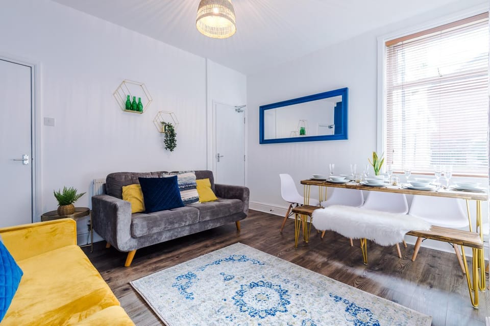 Spacious 4BR Home with 3 Baths, Manchester Stay House in England