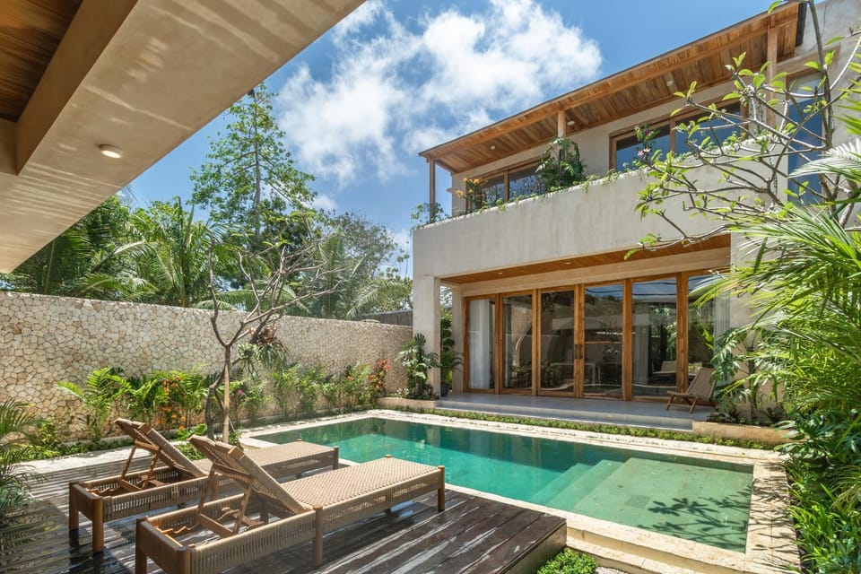 Facade/entrance, Garden, Balcony/Terrace, Pool view, Swimming pool, sunbed