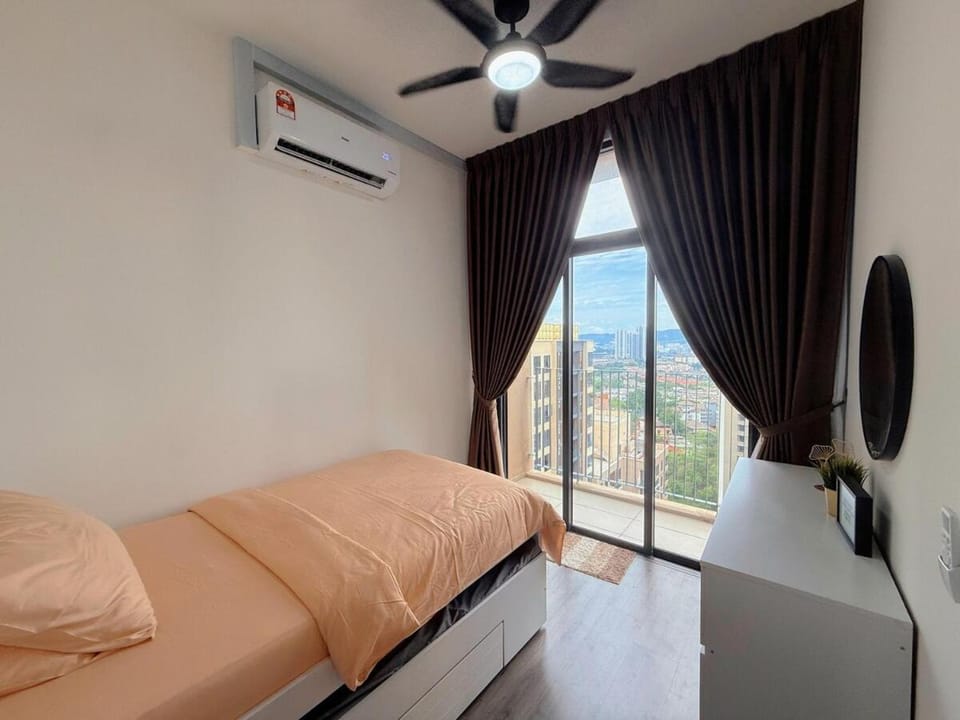 Bed, Photo of the whole room, Bedroom, air conditioner