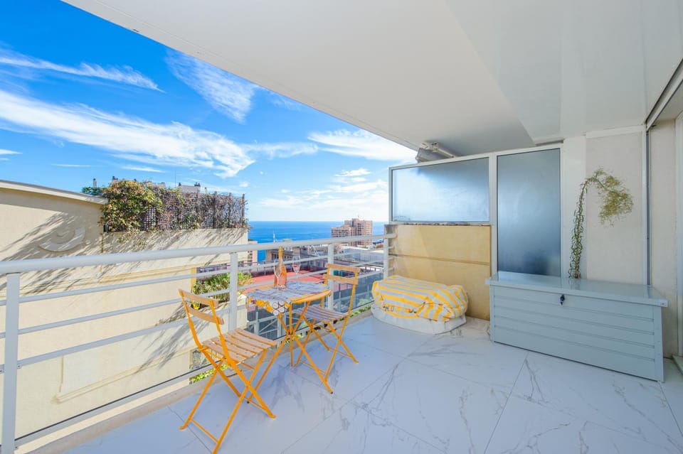 Patio, View (from property/room), Balcony/Terrace, Living room, Seating area, Dining area, Sea view