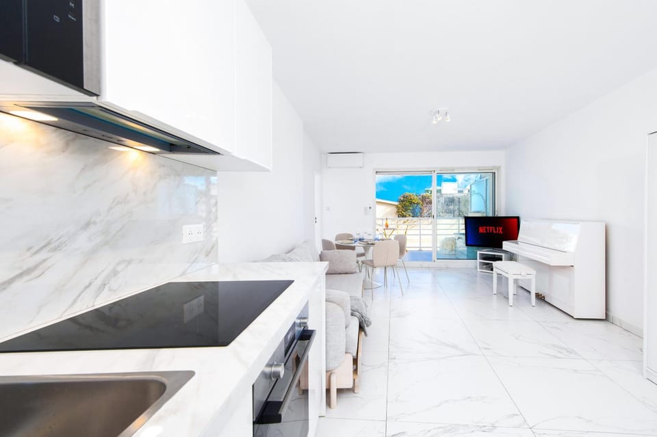 TV and multimedia, Coffee/tea facilities, Kitchen or kitchenette, Living room, Seating area, Dining area, dishwasher, microwave, oven, stove, toaster