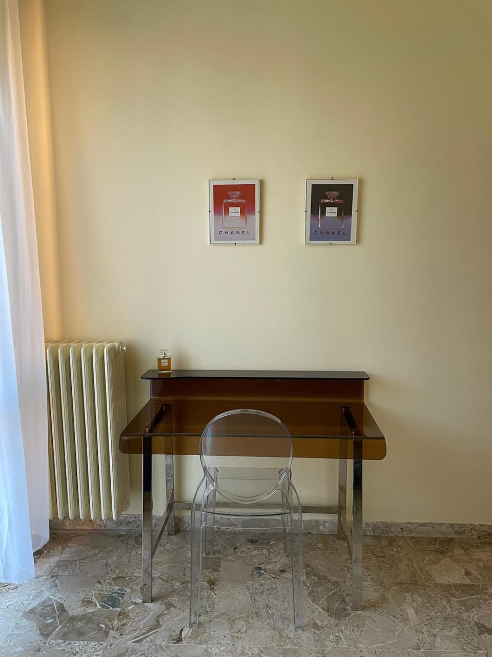 Bedroom, internet