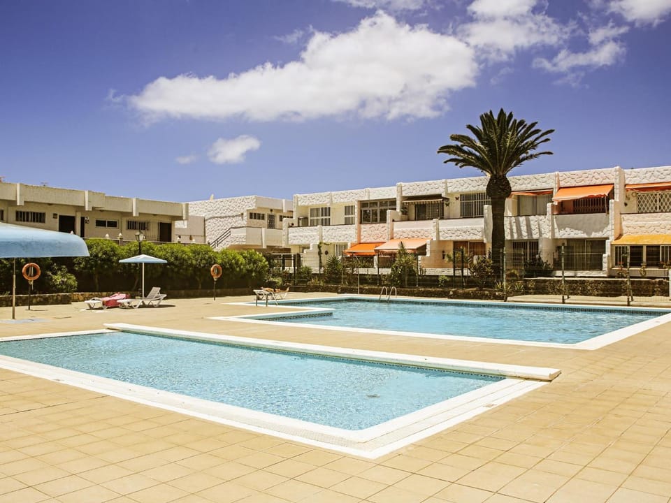Property building, Swimming pool, Swimming pool, sunbed