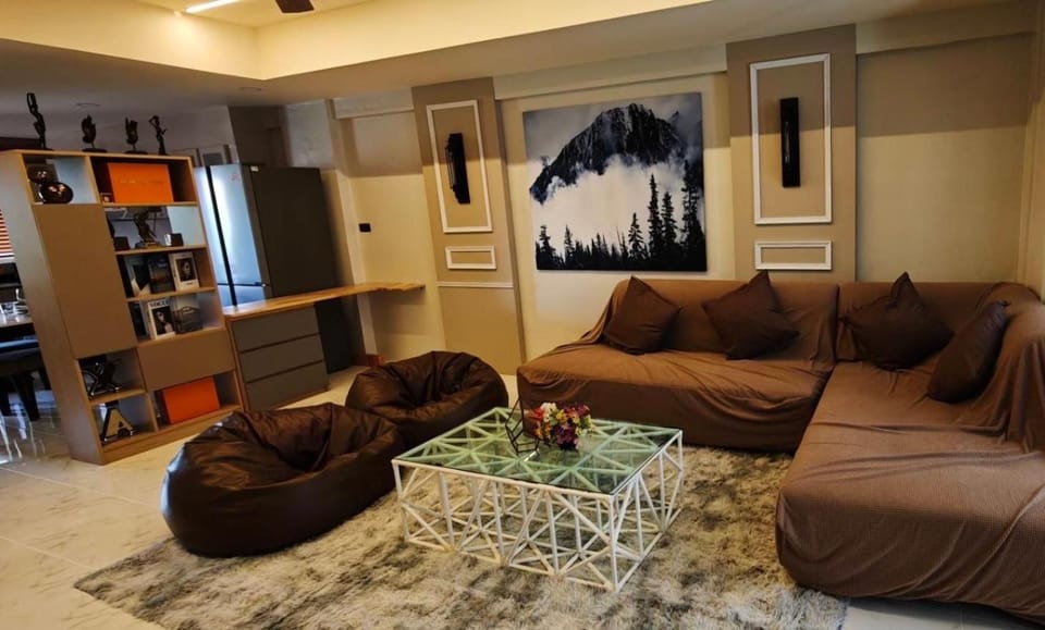 Living room, Seating area