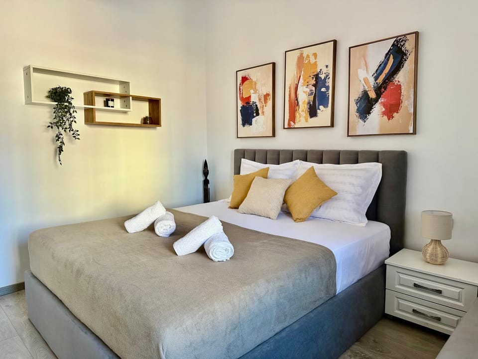 Soraya Home - New Bazaar Apartment in Tirana