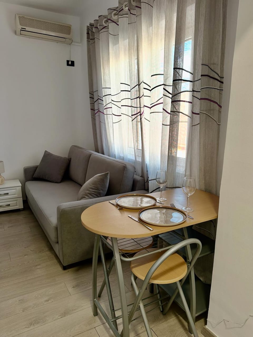 Living room, Seating area, Dining area, air conditioner
