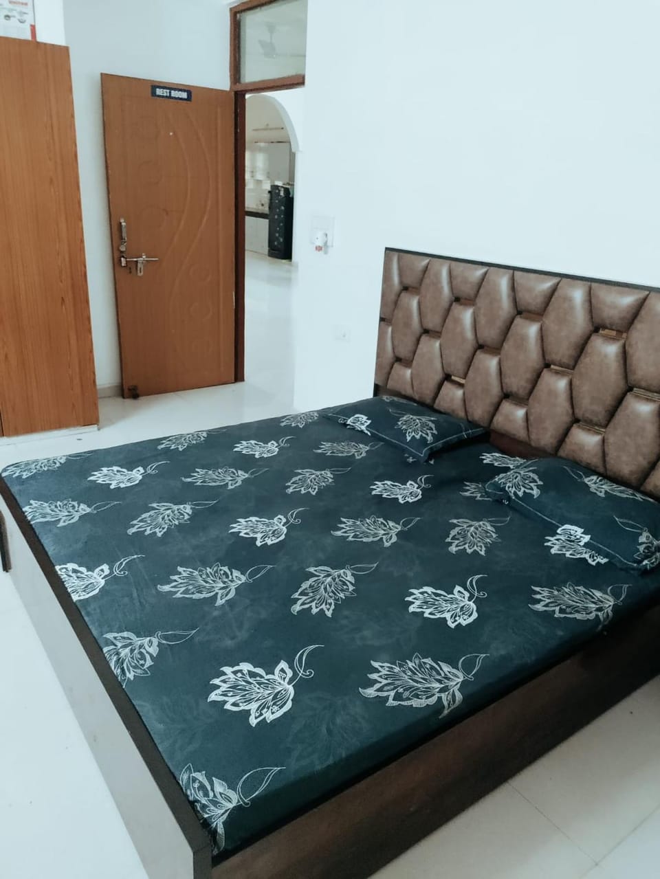 Bed, Seating area, Bedroom, wardrobe
