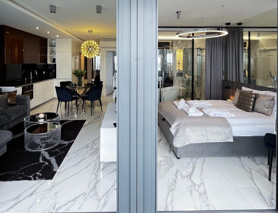 Bed, TV and multimedia, Kitchen or kitchenette, Living room, Photo of the whole room, Seating area, Dining area, Bedroom