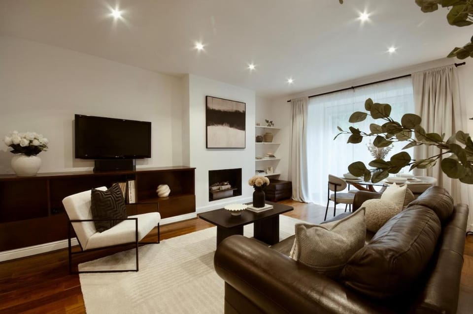 Minimal Designer Home with a Beautiful Garden Apartment in City of Westminster